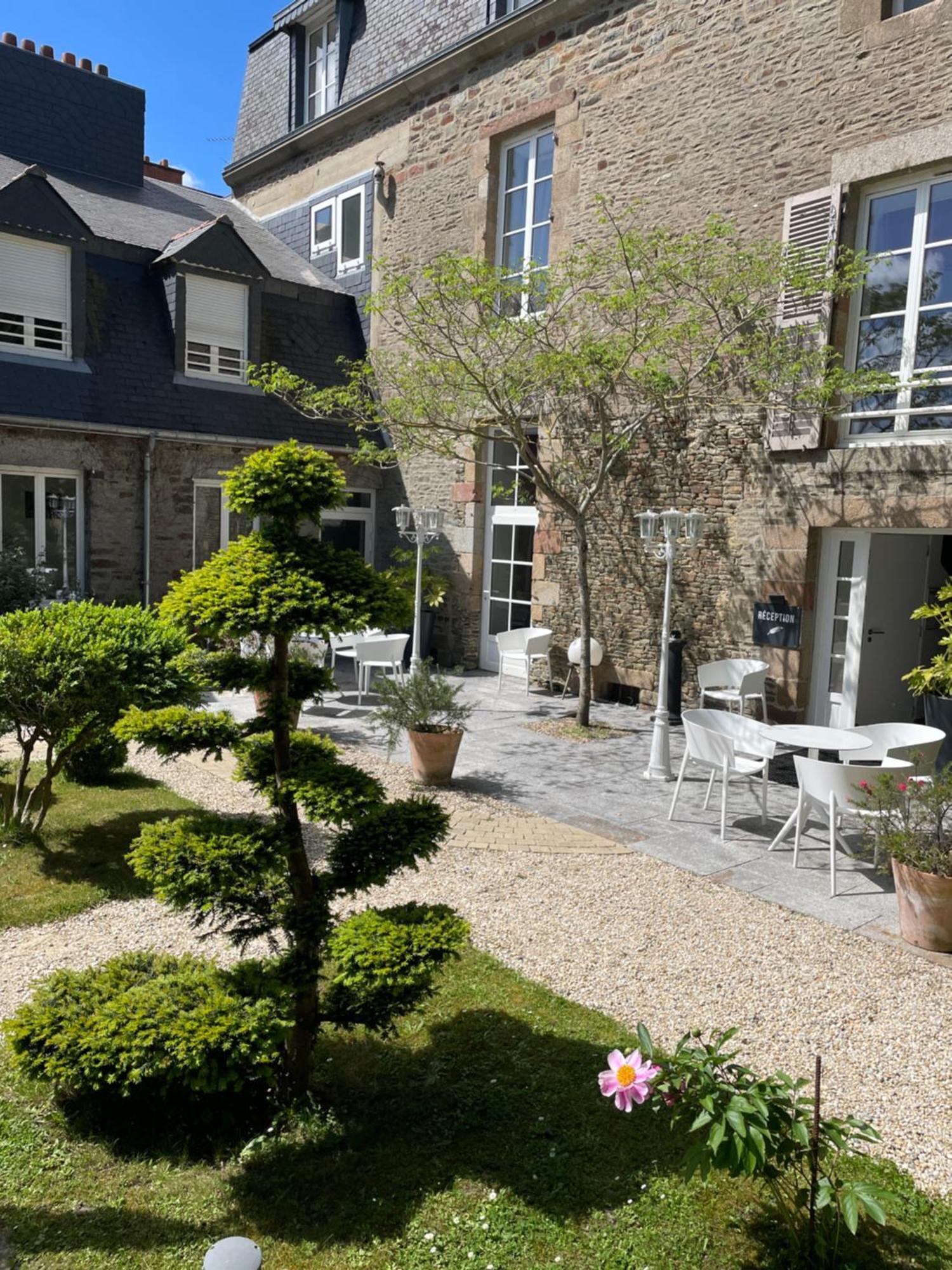 Hôtel Victor Hugo Pontorson Exterior foto